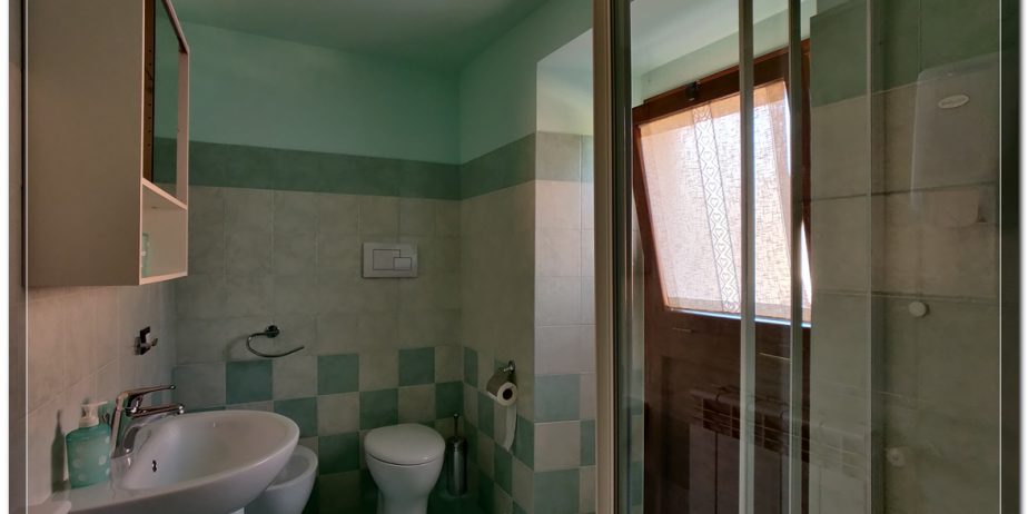 In Abruzzo, nel comune di Abbateggio, vendesi proprietà: Casa vacanze e B&B con piscina su 19.000 mq .