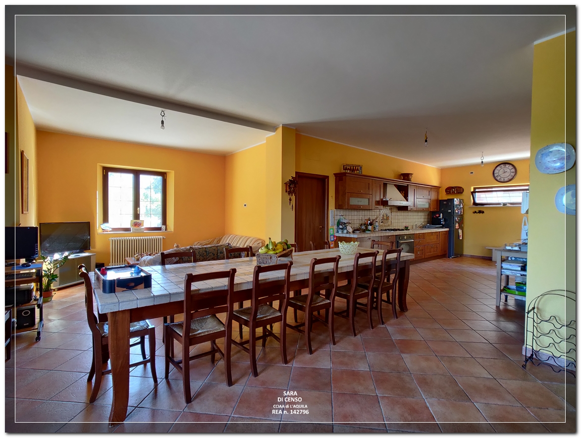 In Abruzzo, nel comune di Abbateggio, vendesi proprietà: Casa vacanze e B&B con piscina su 19.000 mq .