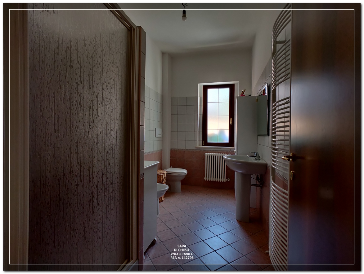 In Abruzzo, nel comune di Abbateggio, vendesi proprietà: Casa vacanze e B&B con piscina su 19.000 mq .
