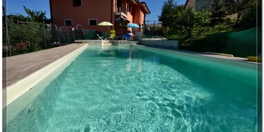 In Abruzzo, nel comune di Abbateggio, vendesi proprietà: Casa vacanze e B&B con piscina su 19.000 mq .