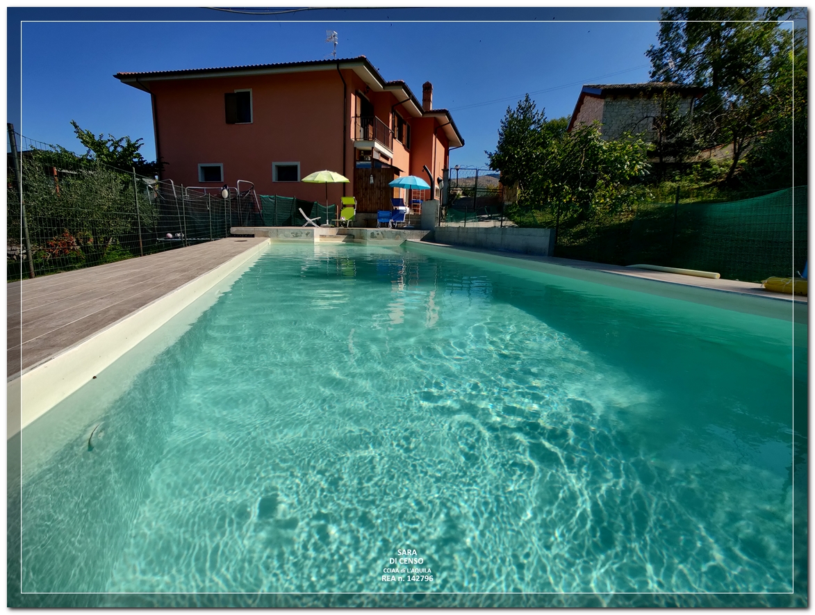 In Abruzzo, nel comune di Abbateggio, vendesi proprietà: Casa vacanze e B&B con piscina su 19.000 mq .