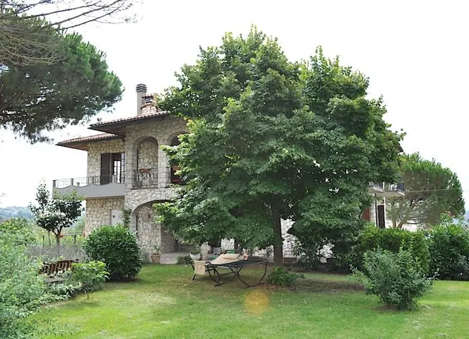 Country house for sale in Castiglione del Lago