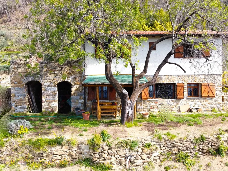 Antique villa in Castel Vittorio villa for sale