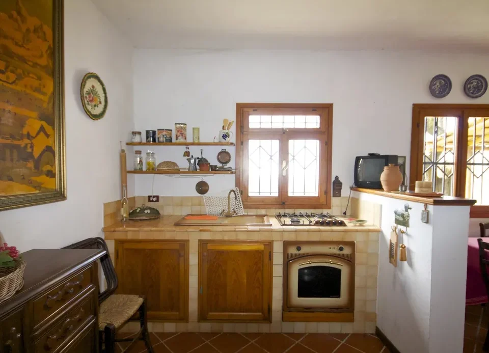 Antique villa in Castel Vittorio villa for sale