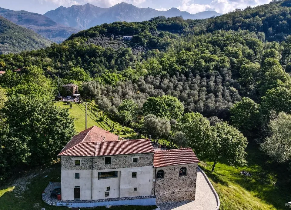 Stone farmhouse in Filattiera for sale