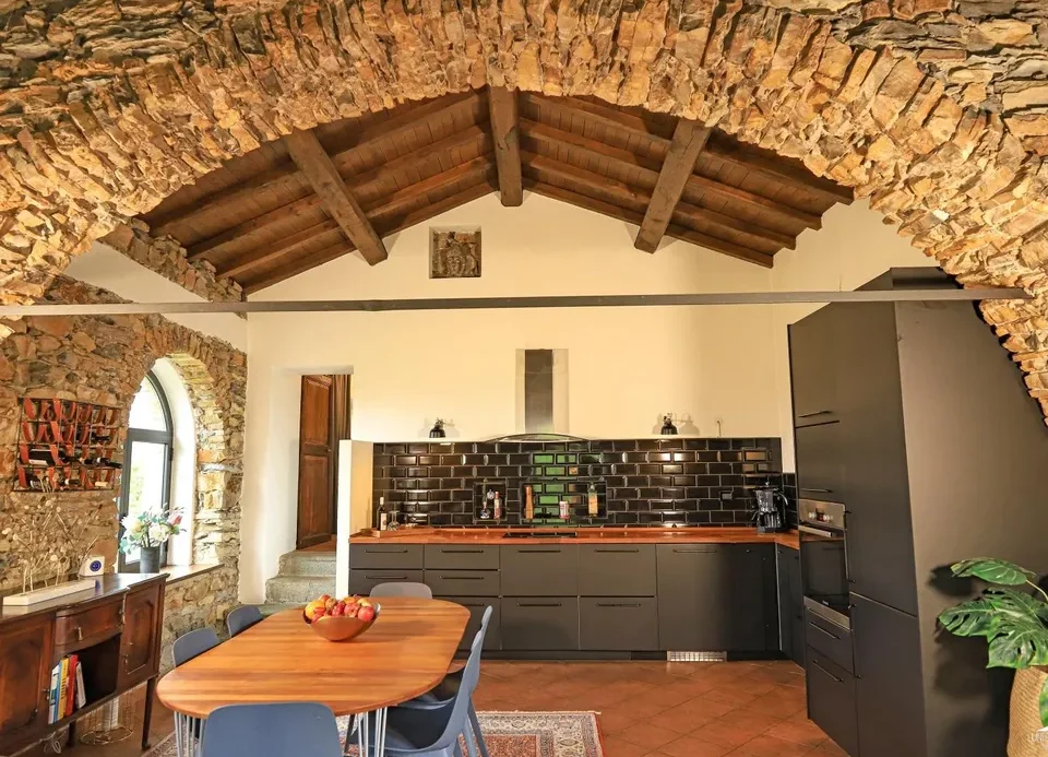 Stone farmhouse in Filattiera for sale