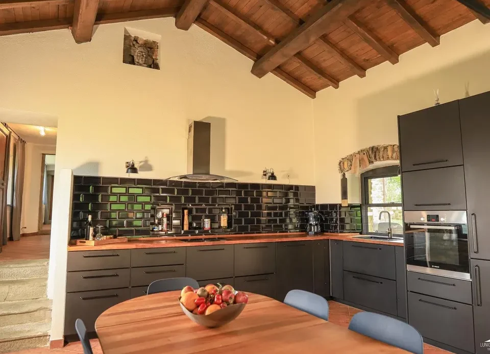 Stone farmhouse in Filattiera for sale