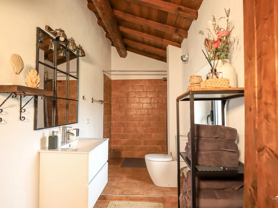 Stone farmhouse in Filattiera for sale