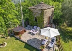 Stone farmhouse in Filattiera for sale