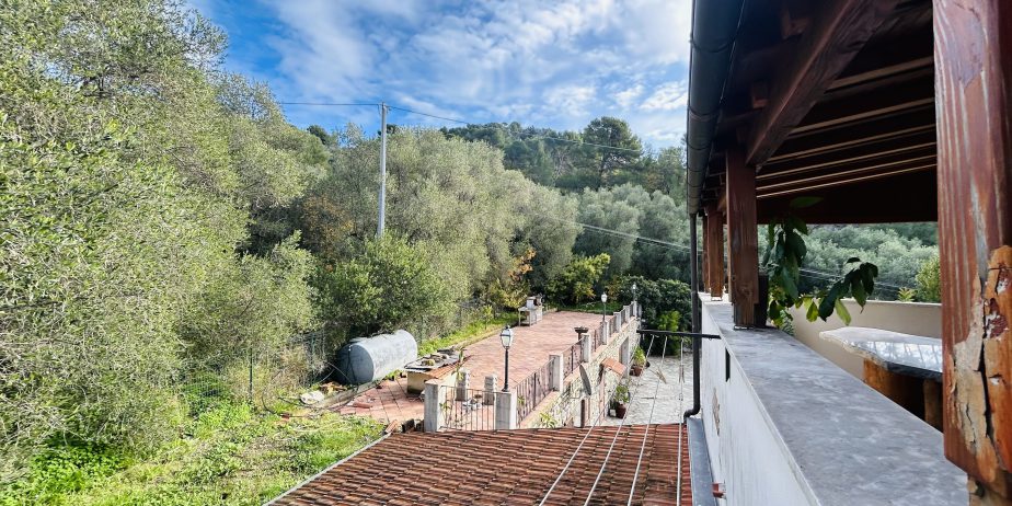 Semi-detached villa with large courtyard and land