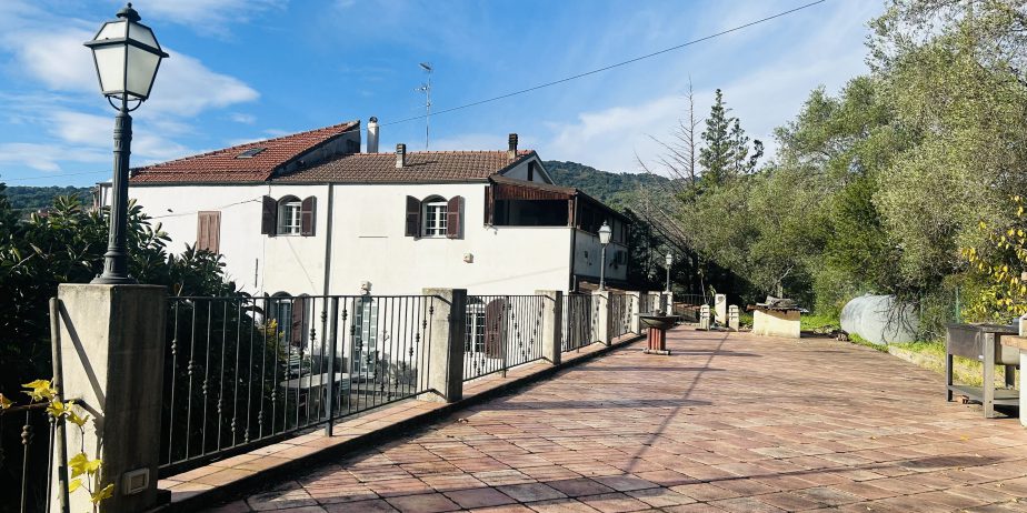 Semi-detached villa with large courtyard and land