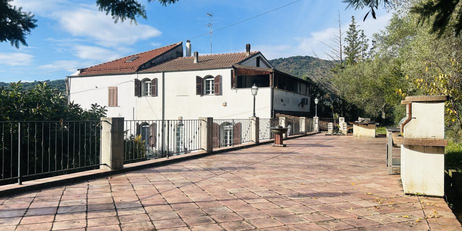 Semi-detached villa with large courtyard and land