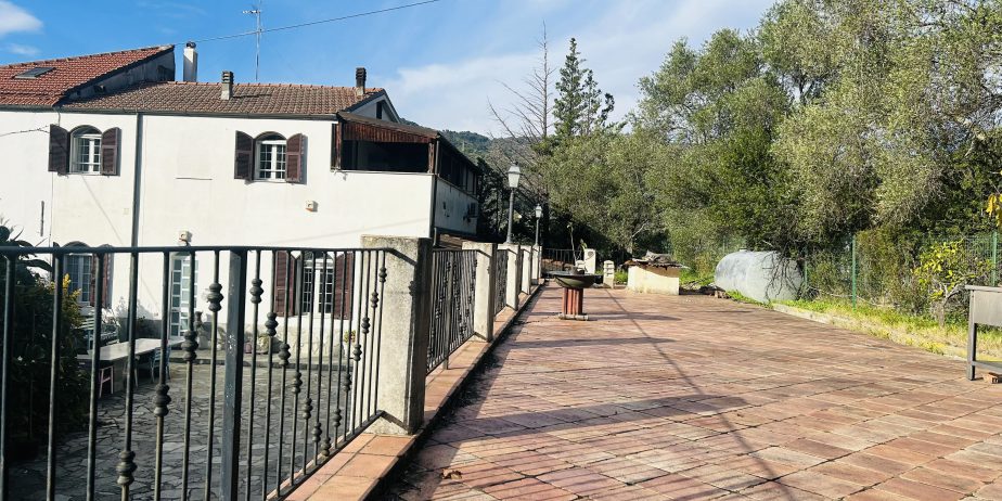 Semi-detached villa with large courtyard and land