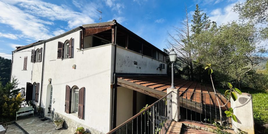 Semi-detached villa with large courtyard and land