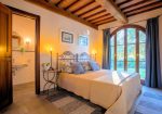 Beautiful tuscan style farmhouse with park and swimming pool in Peccioli