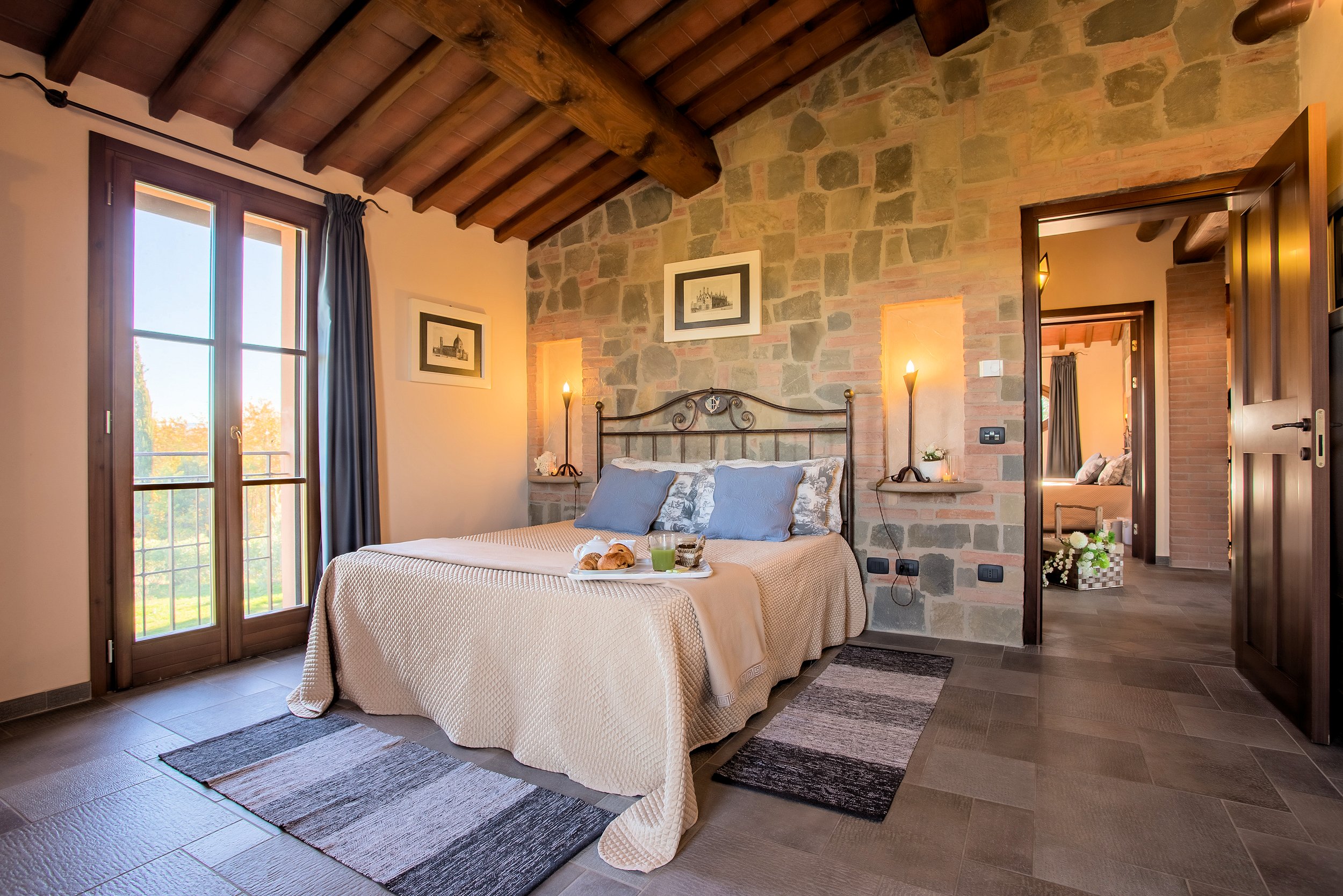 Beautiful tuscan style farmhouse with park and swimming pool in Peccioli