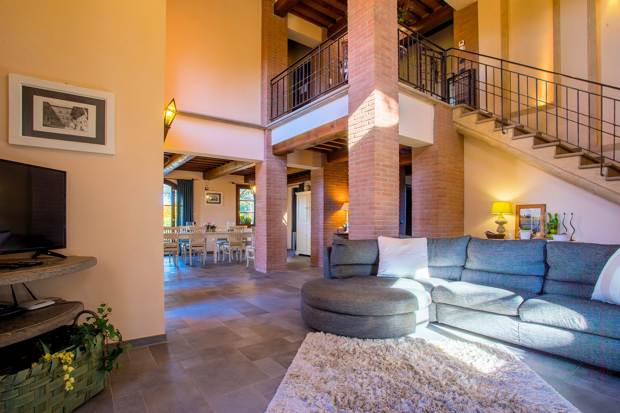 Beautiful tuscan style farmhouse with park and swimming pool in Peccioli