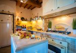 Beautiful tuscan style farmhouse with park and swimming pool in Peccioli