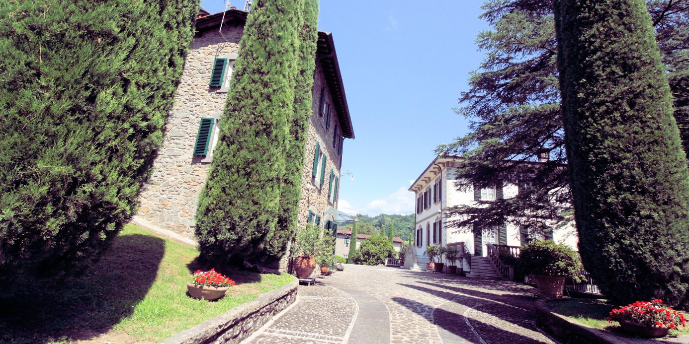 Large real estate complex with Bagni di Lucca park