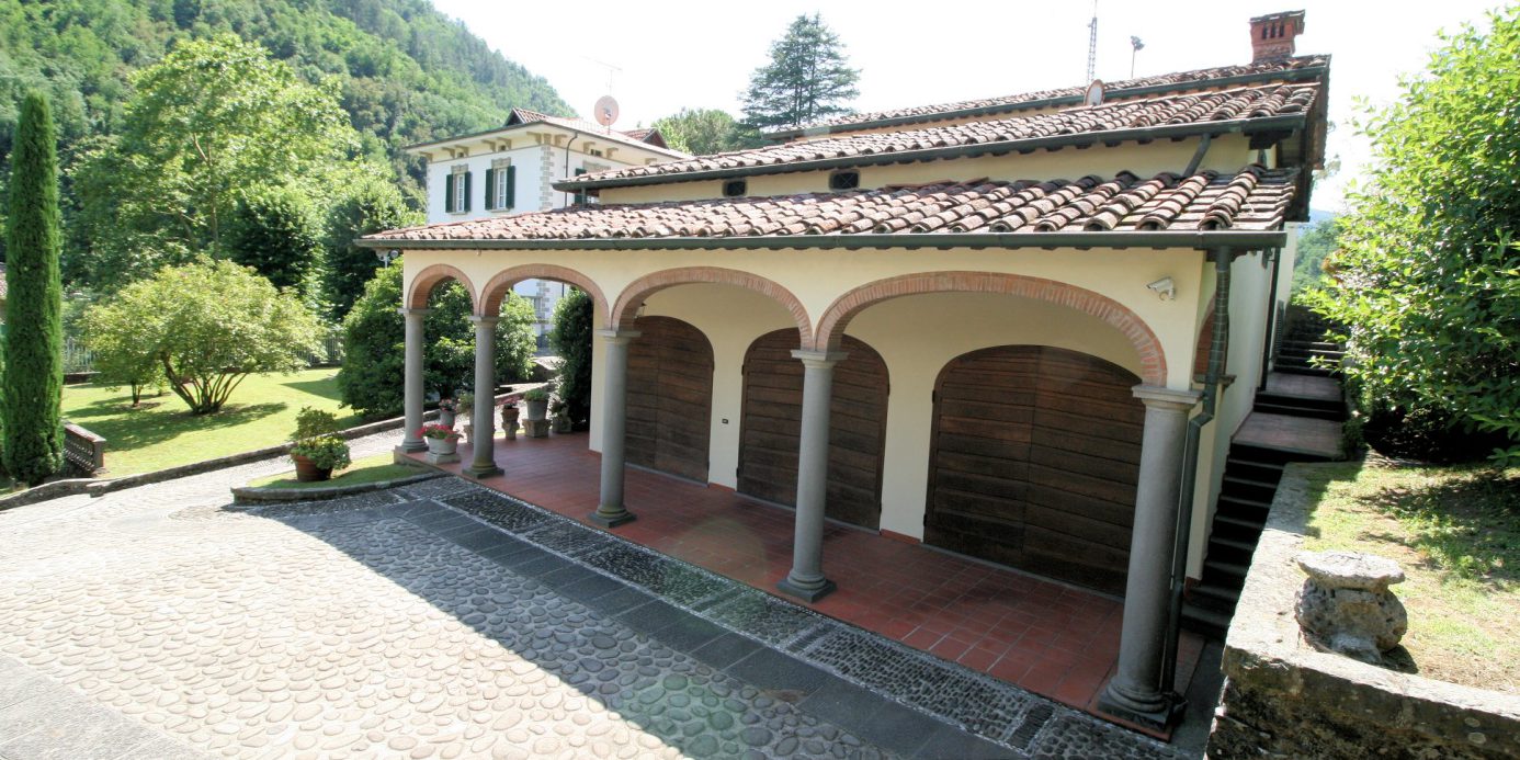 Large real estate complex with Bagni di Lucca park