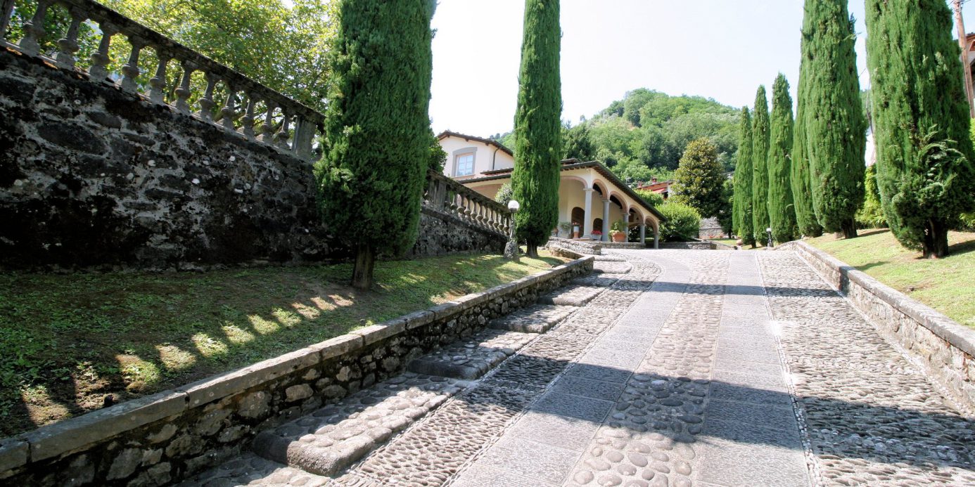 Large real estate complex with Bagni di Lucca park