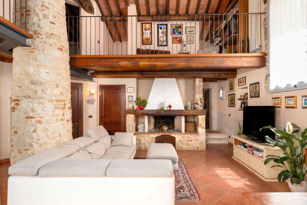 Completely renovated Tuscan style farmhouse Monteriggioni