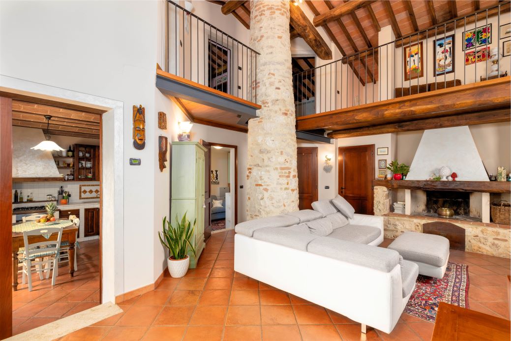 Completely renovated Tuscan style farmhouse Monteriggioni