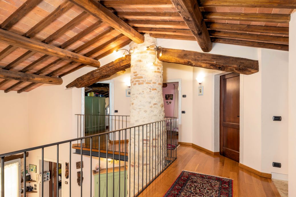 Completely renovated Tuscan style farmhouse Monteriggioni