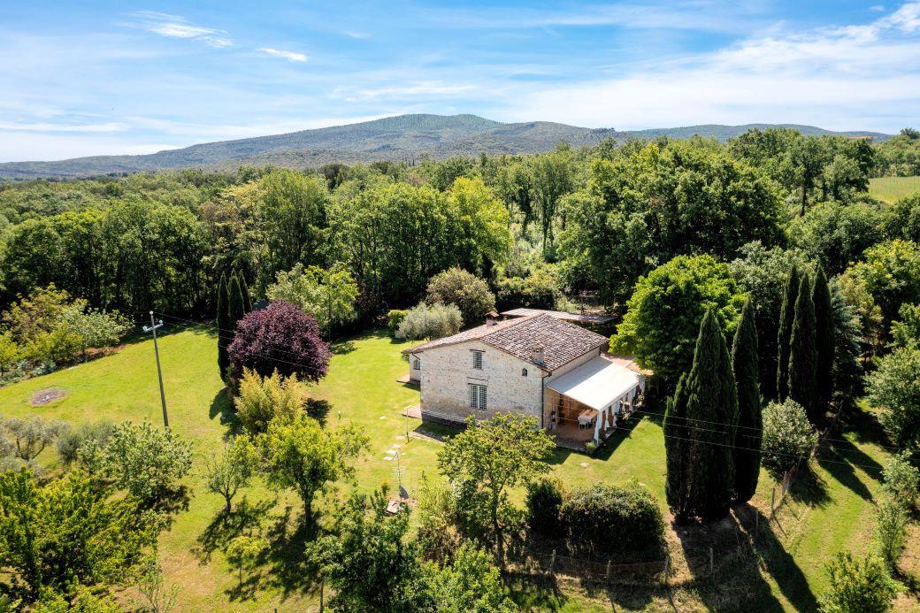 Completely renovated Tuscan style farmhouse Monteriggioni