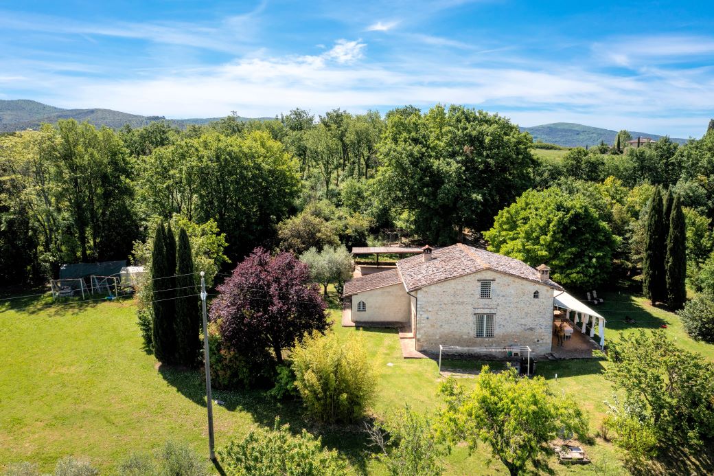 Completely renovated Tuscan style farmhouse Monteriggioni