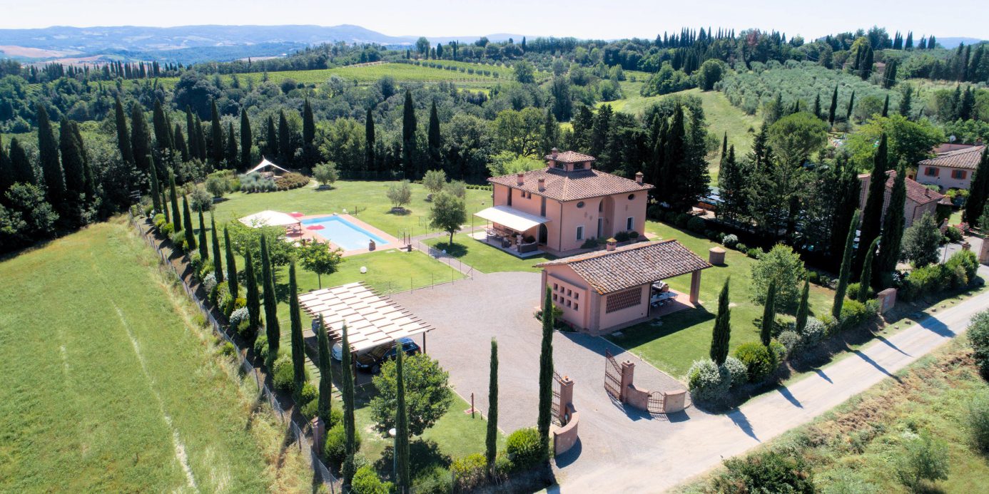 Beautiful tuscan style farmhouse with park and swimming pool in Peccioli