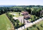 Beautiful tuscan style farmhouse with park and swimming pool in Peccioli