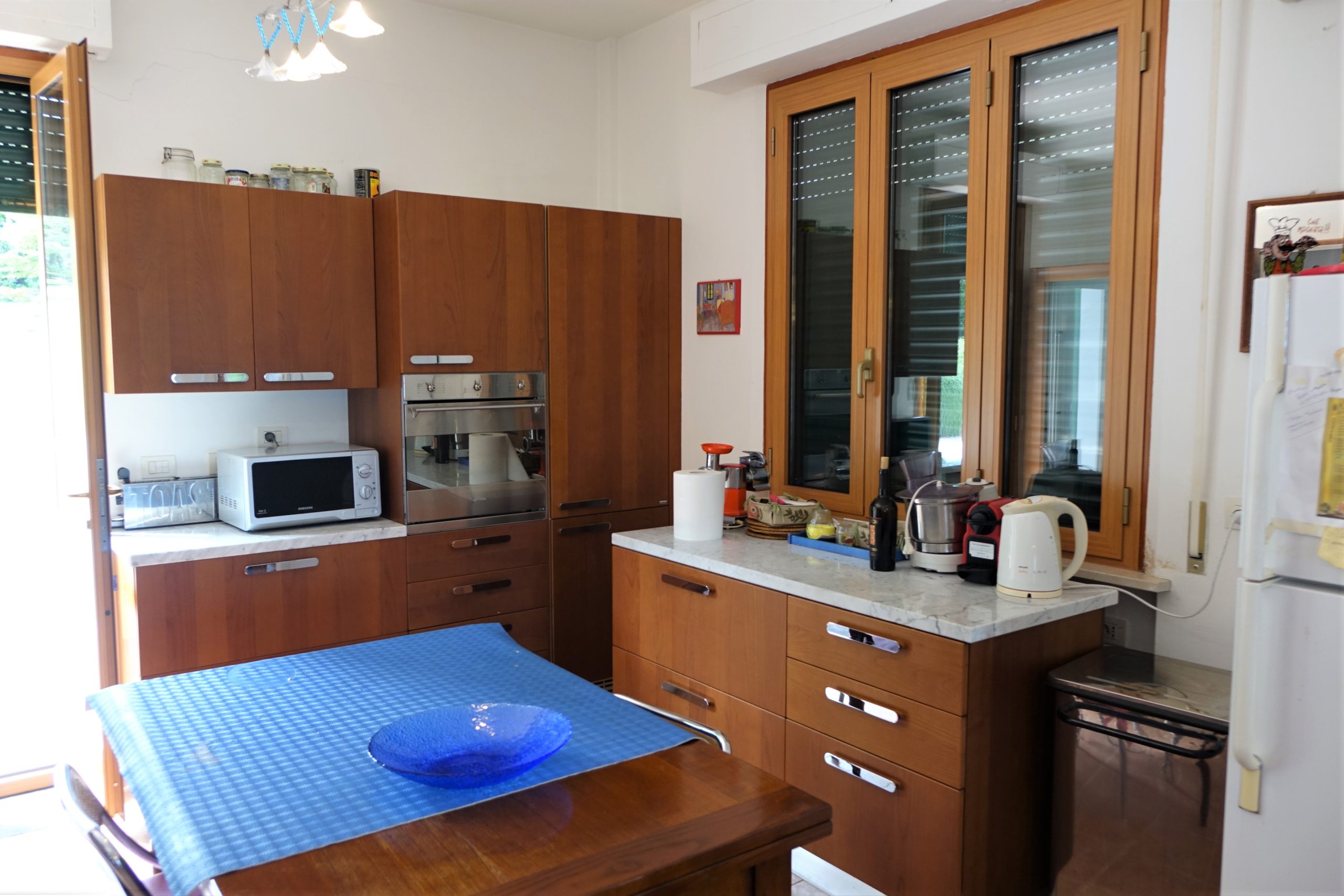 Beautiful villa with sea views, swimming pool, tennis court and 4000 m2 of park land all around in Senigallia, Ancona, Marche , Italia.