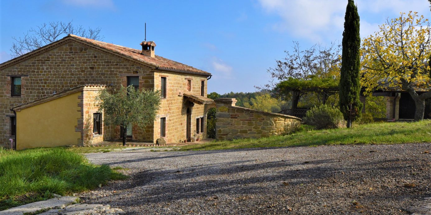 Casale Santa Maria , excellently restored for sale in Gualdo