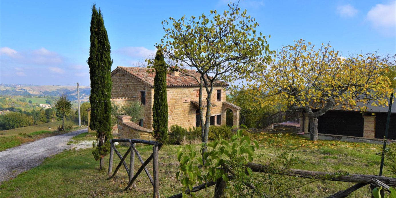 Casale Santa Maria , excellently restored for sale in Gualdo