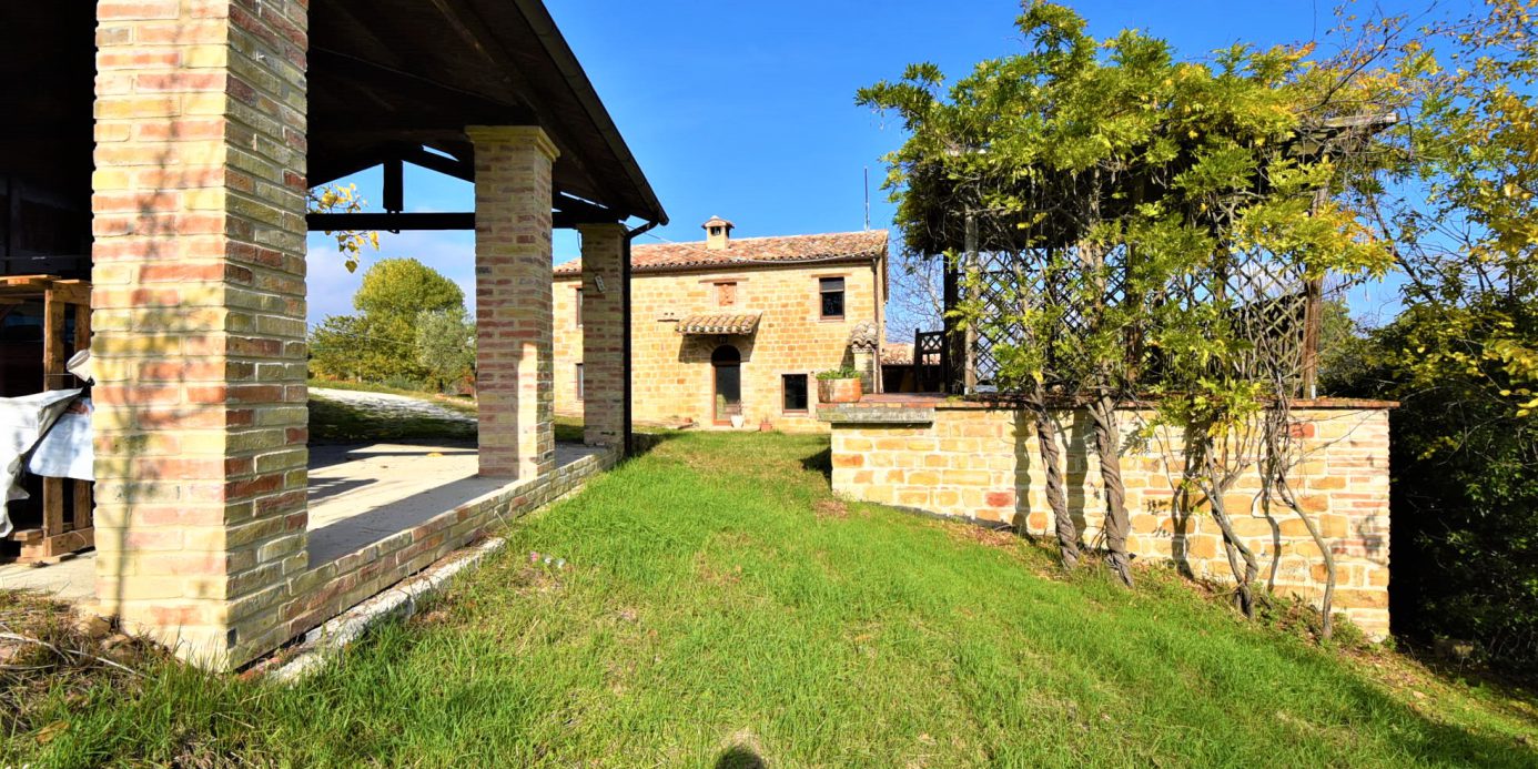 Casale Santa Maria , excellently restored for sale in Gualdo