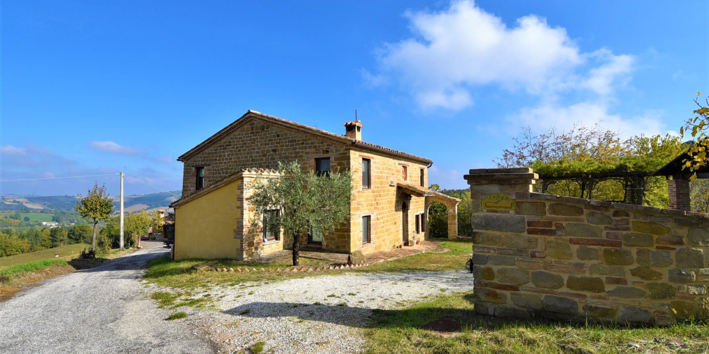 Casale Santa Maria , excellently restored for sale in Gualdo