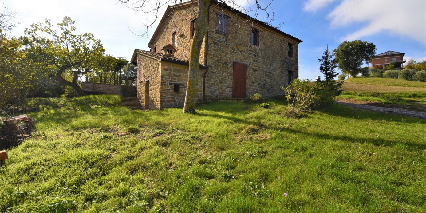 Casale Santa Maria , excellently restored for sale in Gualdo