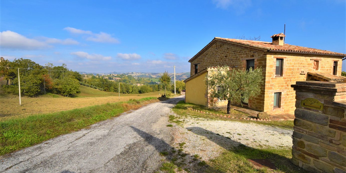 Casale Santa Maria , excellently restored for sale in Gualdo