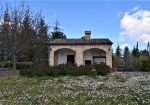 House ” Belvedere” with private land, partly buildable , for sale in Gualdo (Mc) Marche , Italy