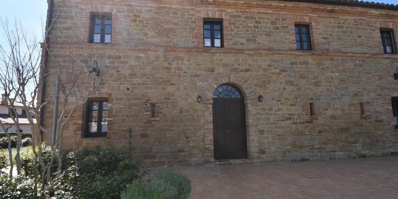 House ” Belvedere” with private land, partly buildable , for sale in Gualdo (Mc) Marche , Italy