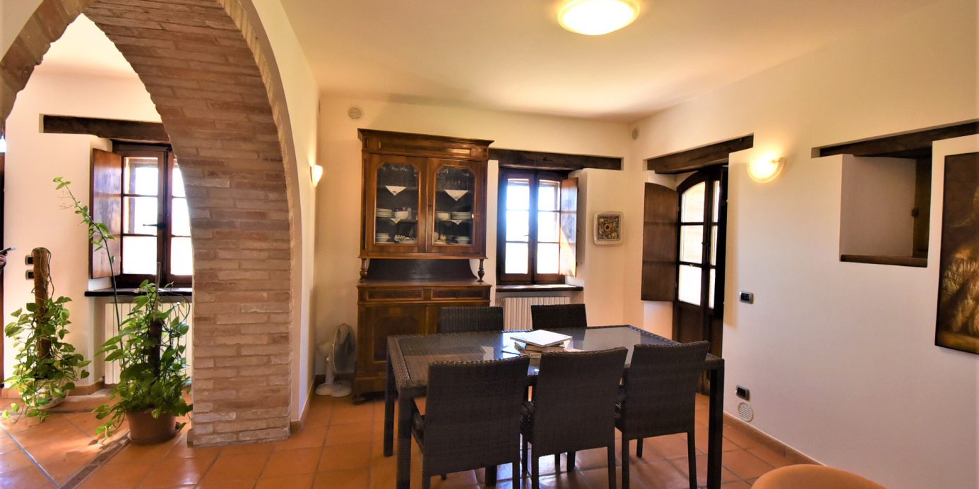 House ” Belvedere” with private land, partly buildable , for sale in Gualdo (Mc) Marche , Italy