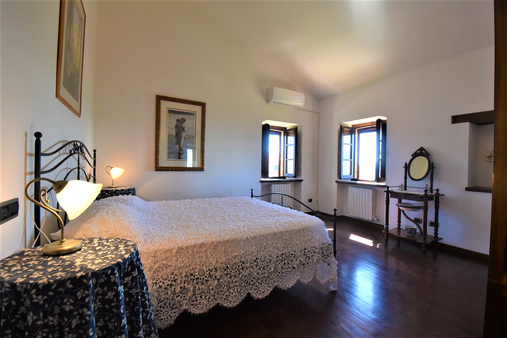 House ” Belvedere” with private land, partly buildable , for sale in Gualdo (Mc) Marche , Italy