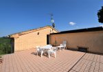 Farmhouse with adjoining land and storage accessory, for sale in Montappone, Fermo, Marche, Italy.