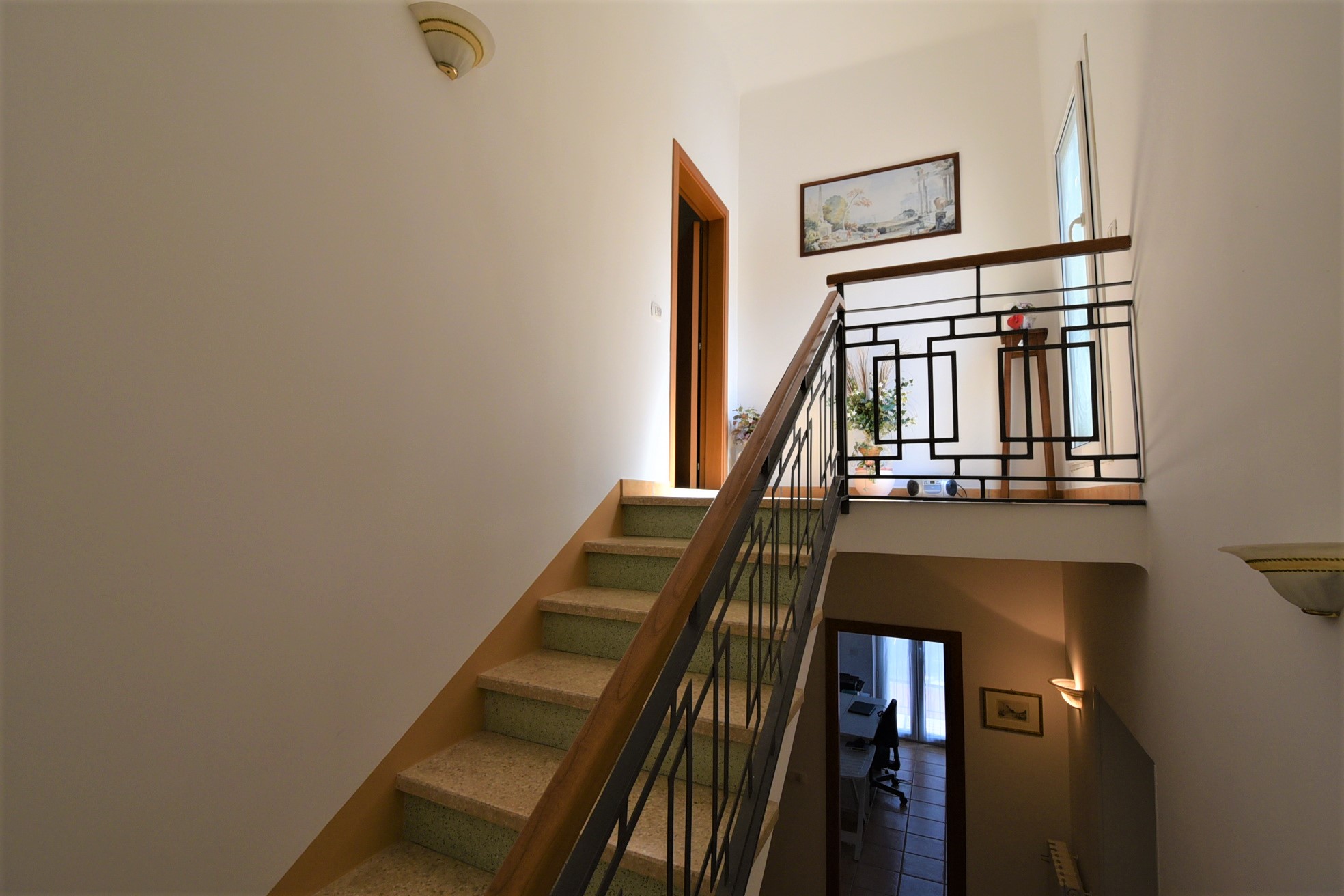 Farmhouse with adjoining land and storage accessory, for sale in Montappone, Fermo, Marche, Italy.