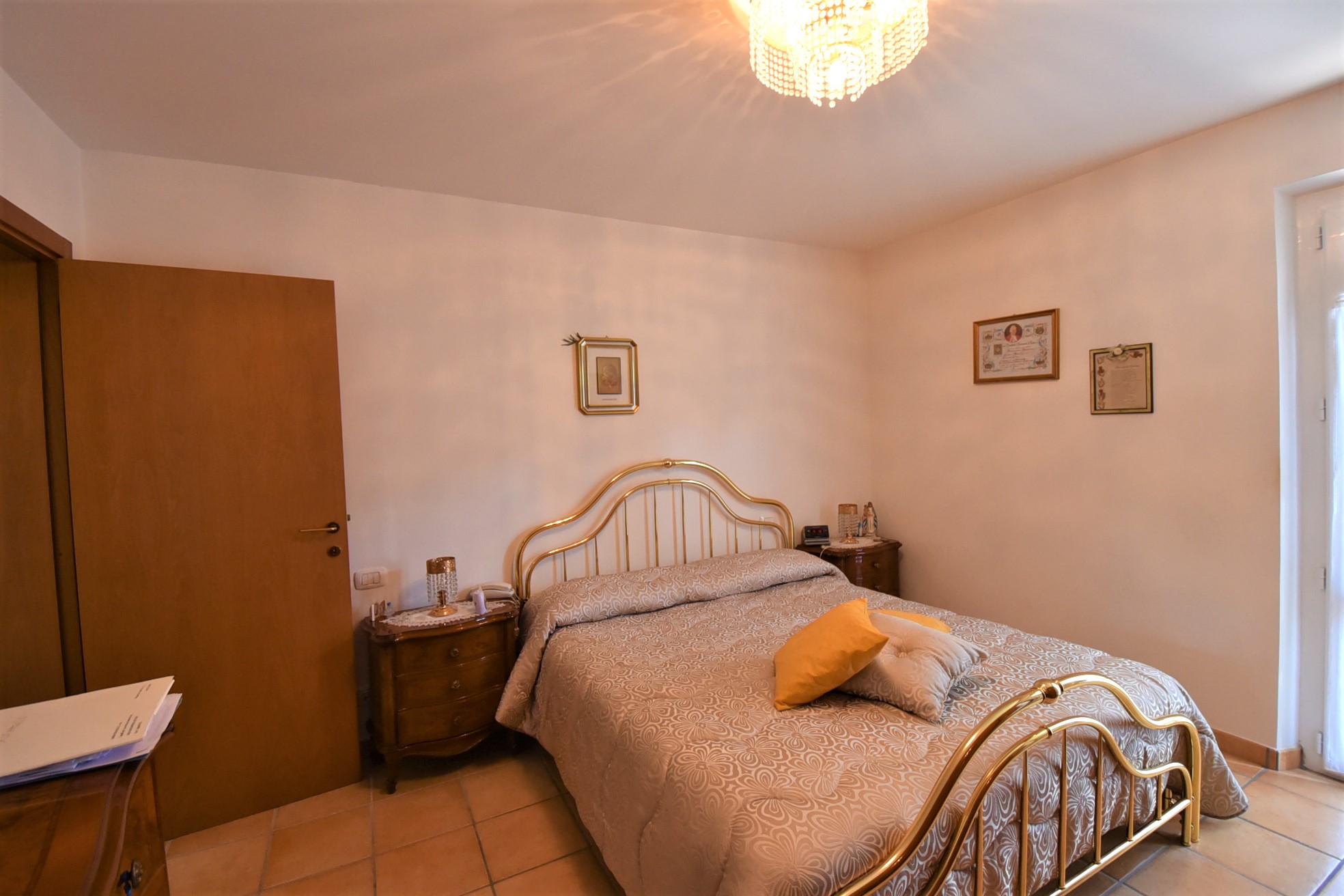 Farmhouse with adjoining land and storage accessory, for sale in Montappone, Fermo, Marche, Italy.