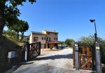 Farmhouse with adjoining land and storage accessory, for sale in Montappone, Fermo, Marche, Italy.