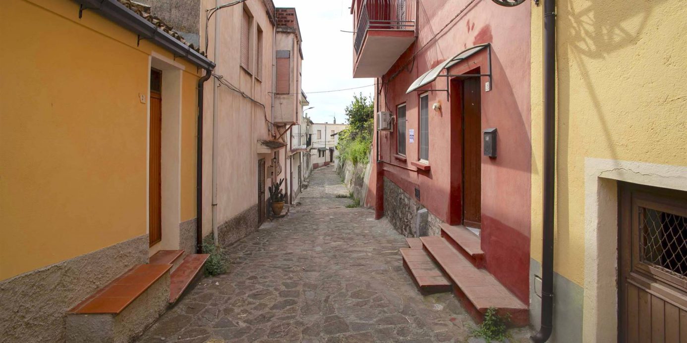 A large one bedroom apartment in old town in Roseto Capo Spulico, Calabria