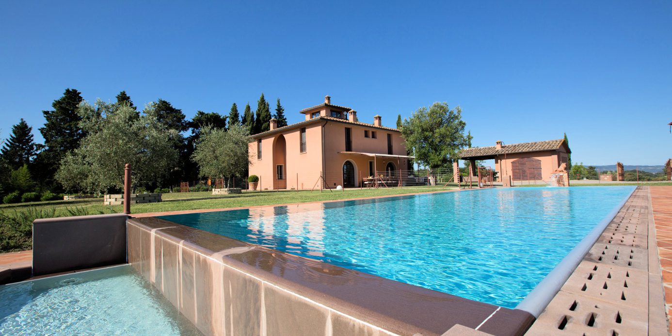 Beautiful tuscan style farmhouse with park and swimming pool in Peccioli