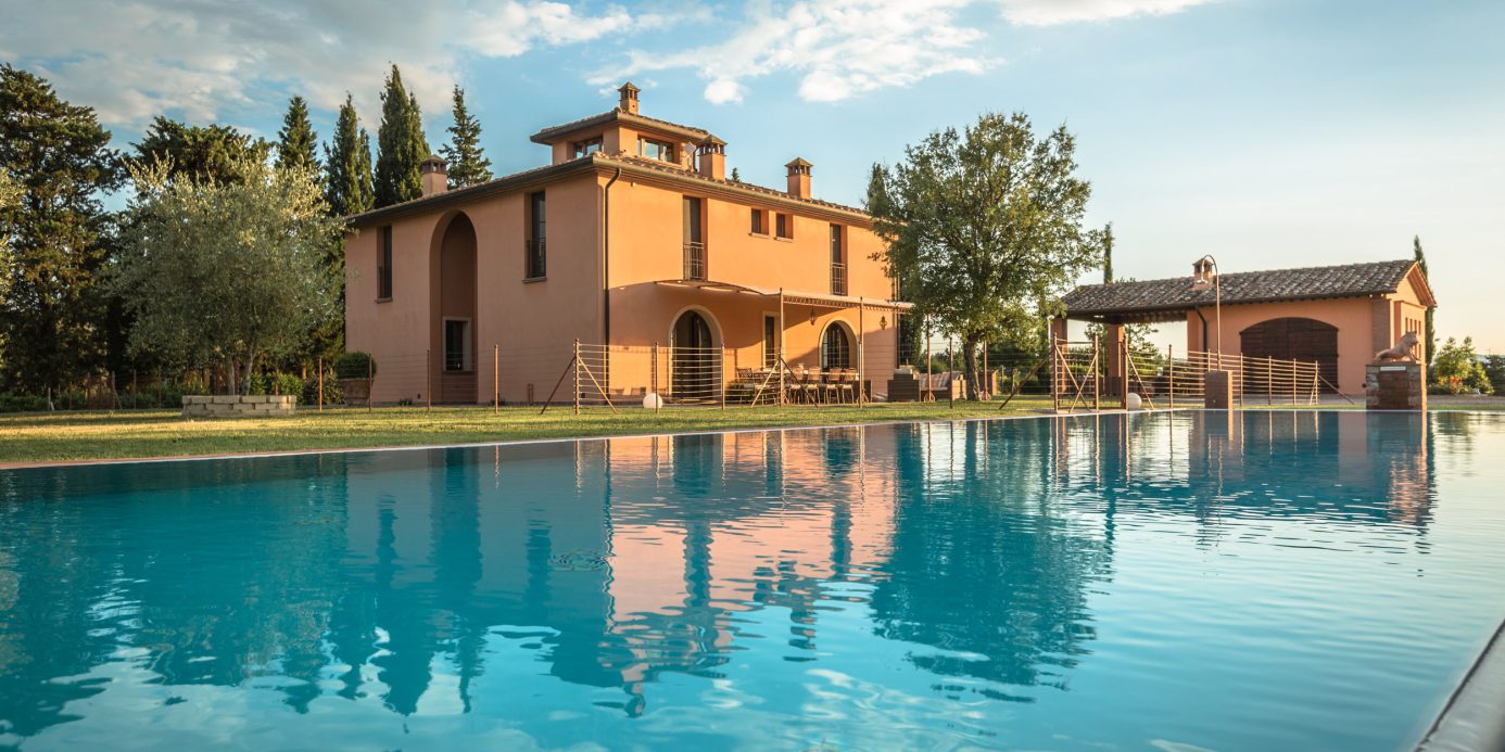 Beautiful tuscan style farmhouse with park and swimming pool in Peccioli